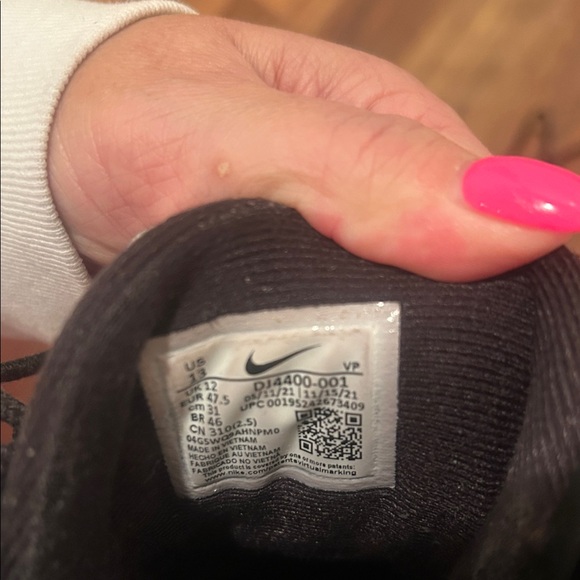 Nike Men’s Sneakers Black and Red - Picture 6 of 6